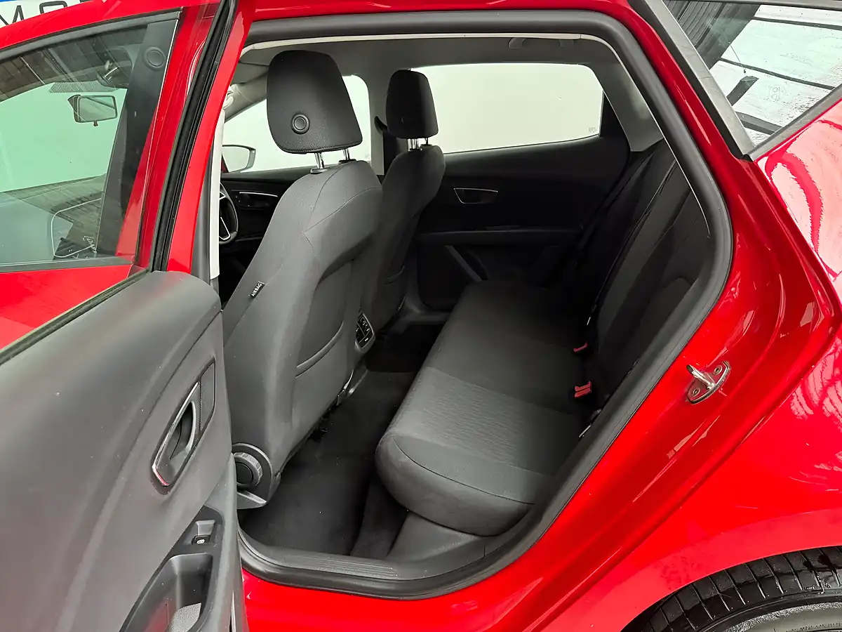 Used 2015 SEAT Leon Se Emocion Red - Interior and Exterior details 10