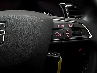 Used 2015 SEAT Leon Se Emocion Red - Interior and Exterior details 13