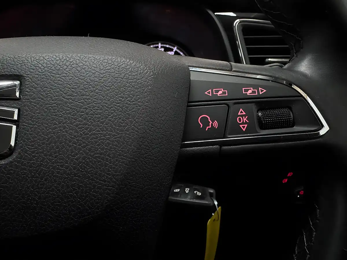 Used 2015 SEAT Leon Se Emocion Red - Interior and Exterior details 13