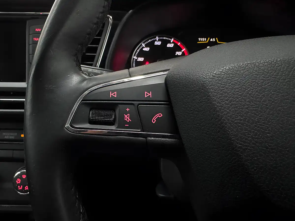 Used 2015 SEAT Leon Se Emocion Red - Interior and Exterior details 14
