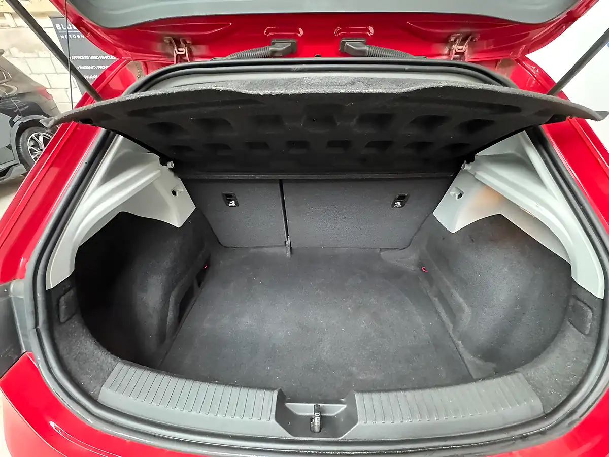 Used 2015 SEAT Leon Se Emocion Red - Interior and Exterior details 15