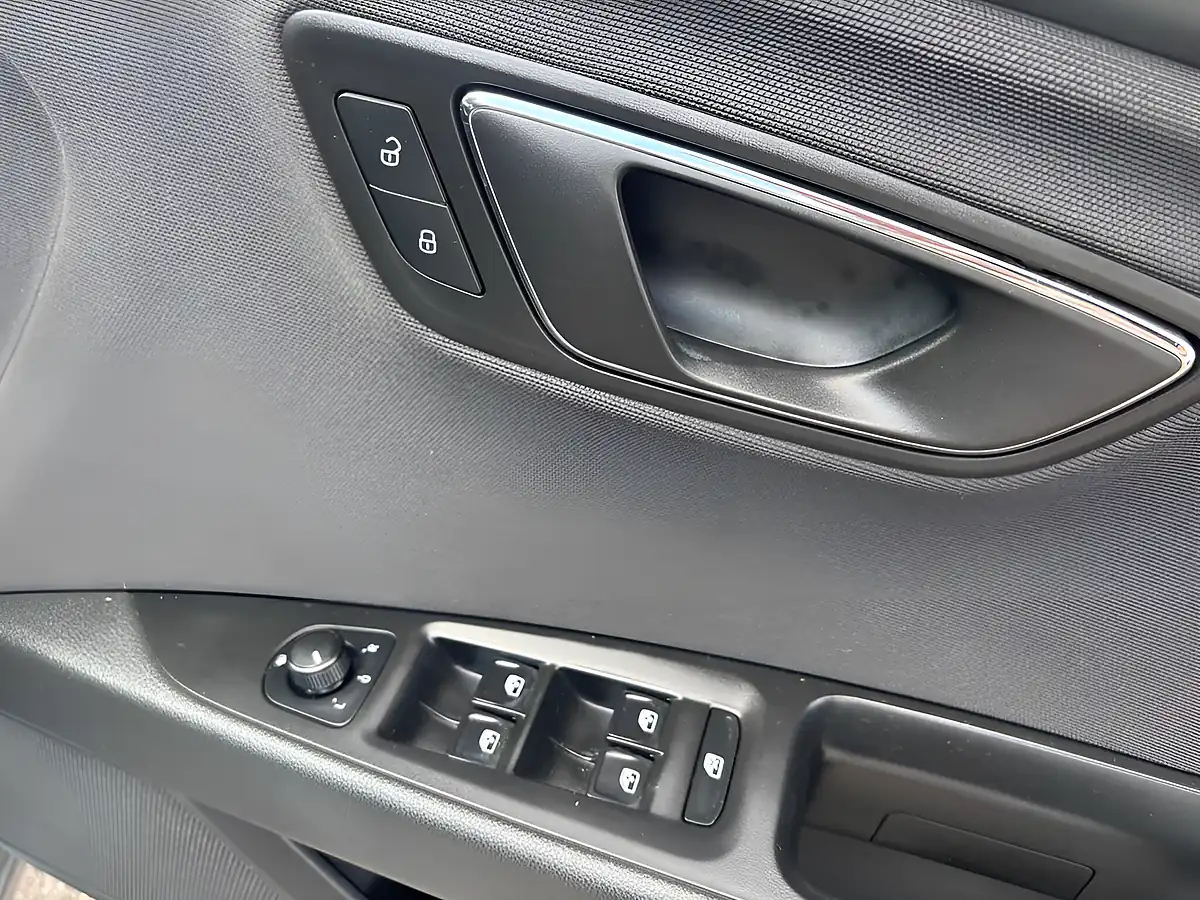Used 2015 SEAT Leon Se Grey - Interior and Exterior details 11
