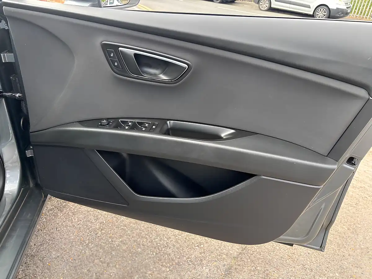 Used 2015 SEAT Leon Se Grey - Interior and Exterior details 13