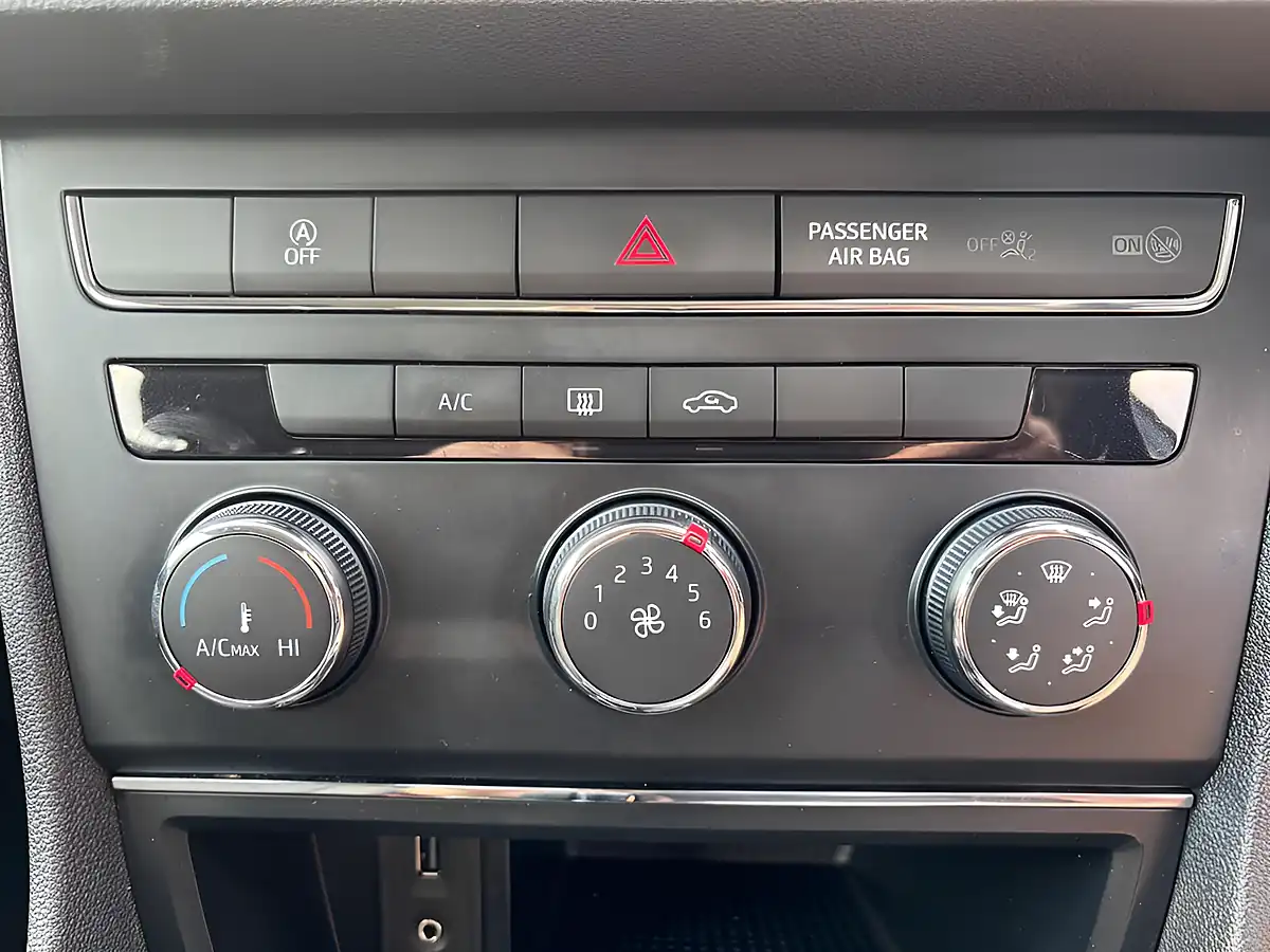 Used 2015 SEAT Leon Se Grey - Interior and Exterior details 17
