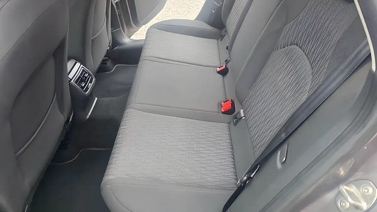 Used 2015 SEAT Leon Se - Interior and Exterior details 16