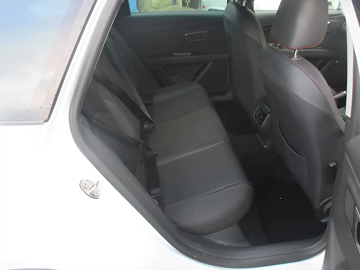 Used 2015 SEAT Leon Sport Tourer White - Interior and Exterior details 13