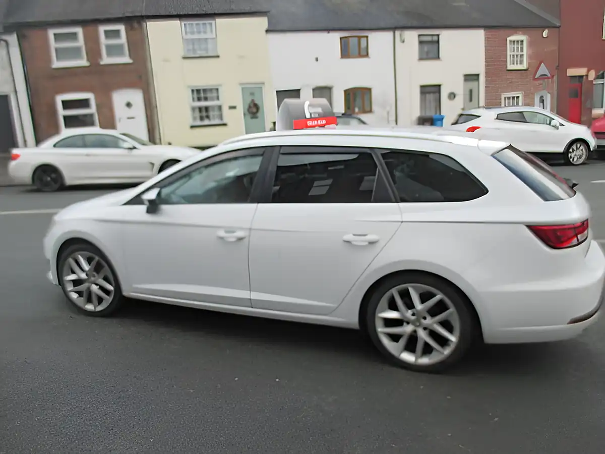 Used 2015 SEAT Leon Sport Tourer White - Interior and Exterior details 5