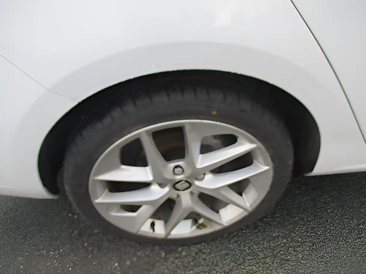 Used 2015 SEAT Leon Sport Tourer White - Interior and Exterior details 7