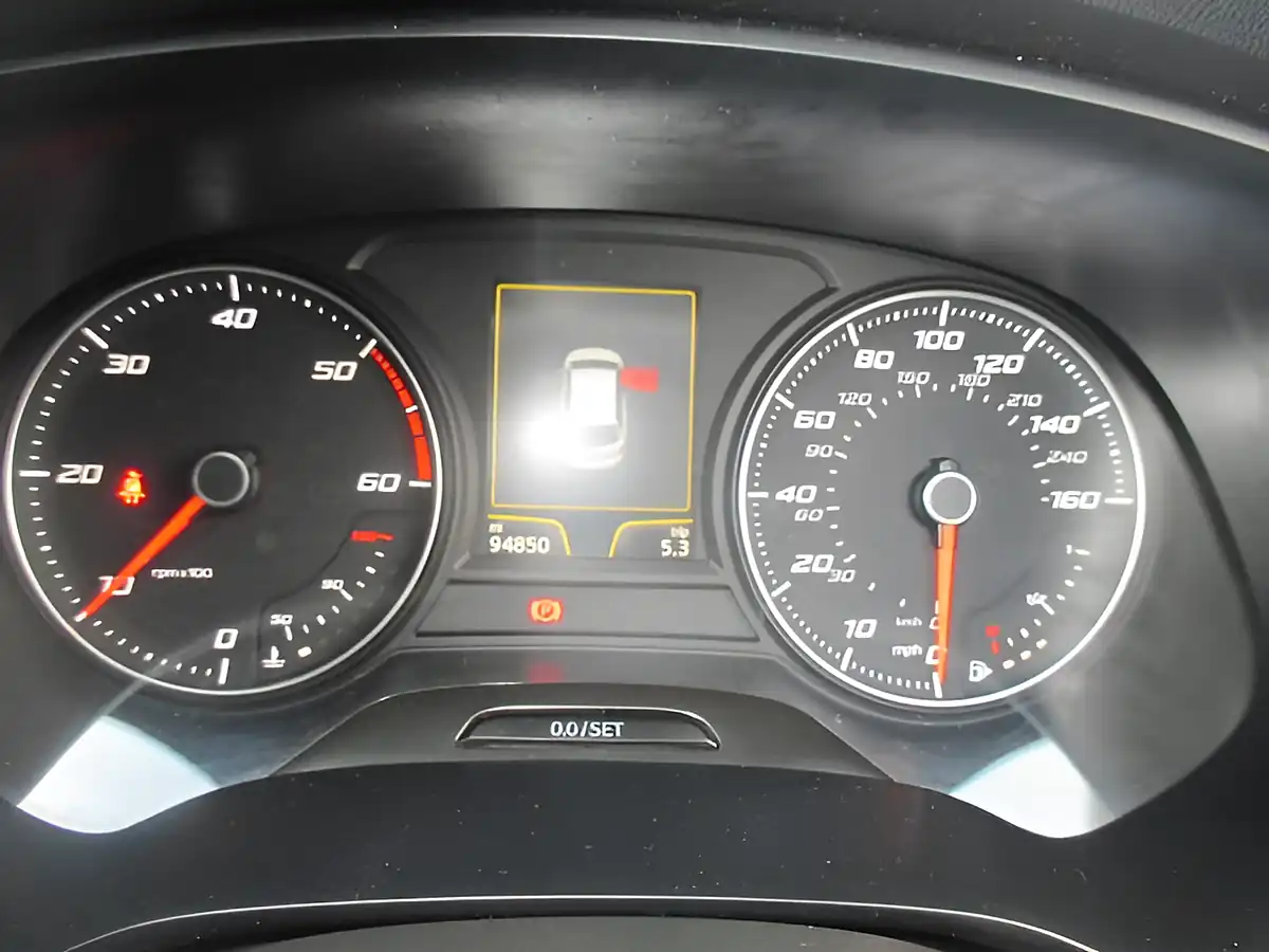 Used 2015 SEAT Leon Sport Tourer White - Interior and Exterior details 8