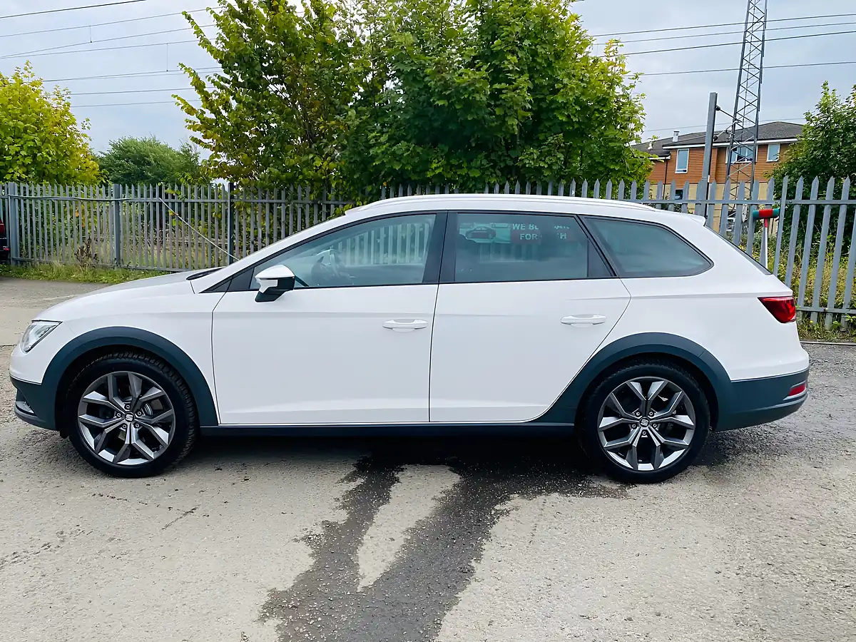 Used 2015 SEAT Leon X-Perience Se Sport White - Interior and Exterior details 10