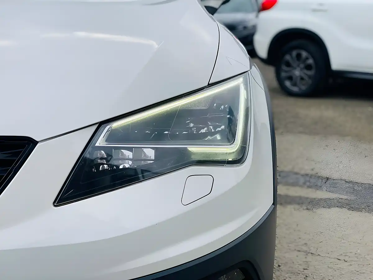 Used 2015 SEAT Leon X-Perience Se Sport White - Interior and Exterior details 11
