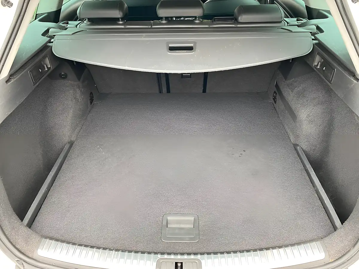 Used 2015 SEAT Leon X-Perience Se Sport White - Interior and Exterior details 18