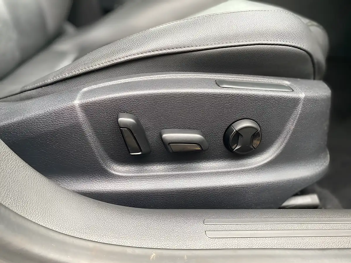 Used 2015 SEAT Leon X-Perience Se Sport White - Interior and Exterior details 19