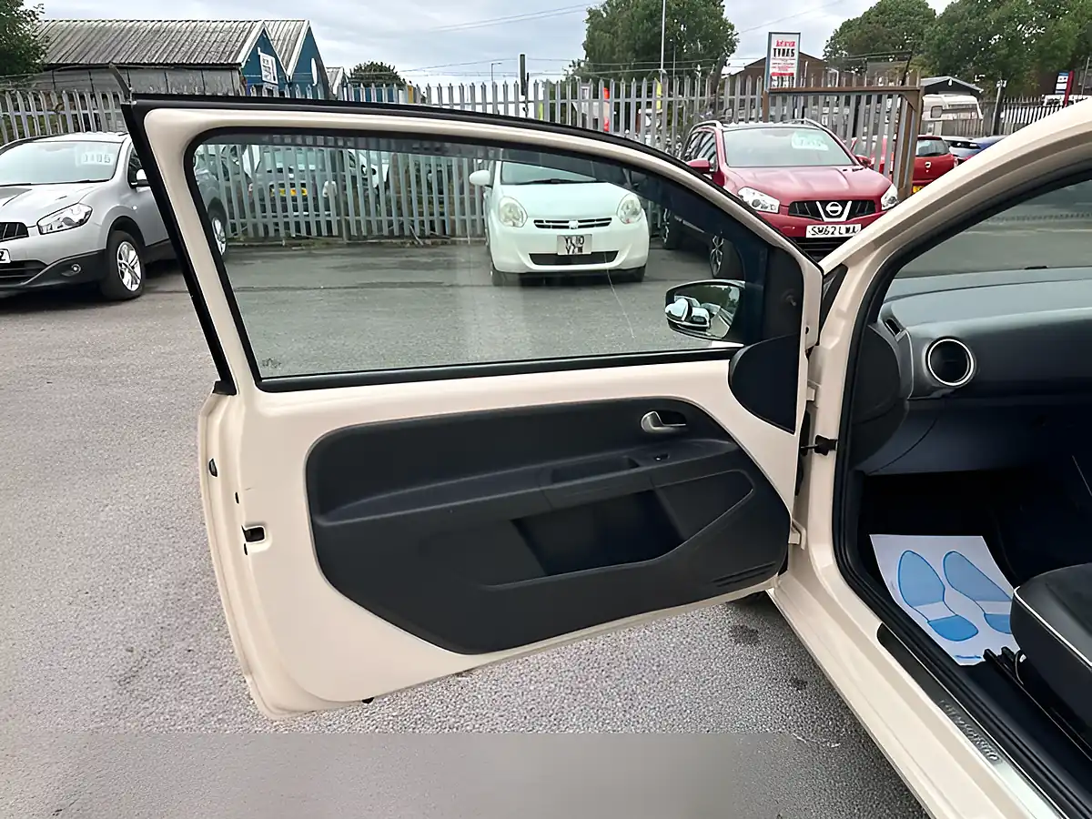 Used 2015 SEAT Mii By Mango Beige - Interior and Exterior details 19