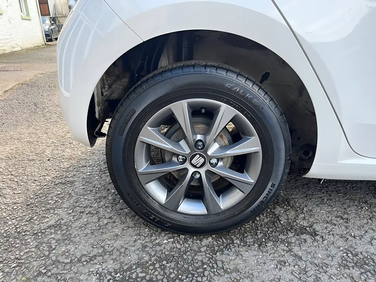 Used 2015 SEAT Mii I Tech White - Interior and Exterior details 9