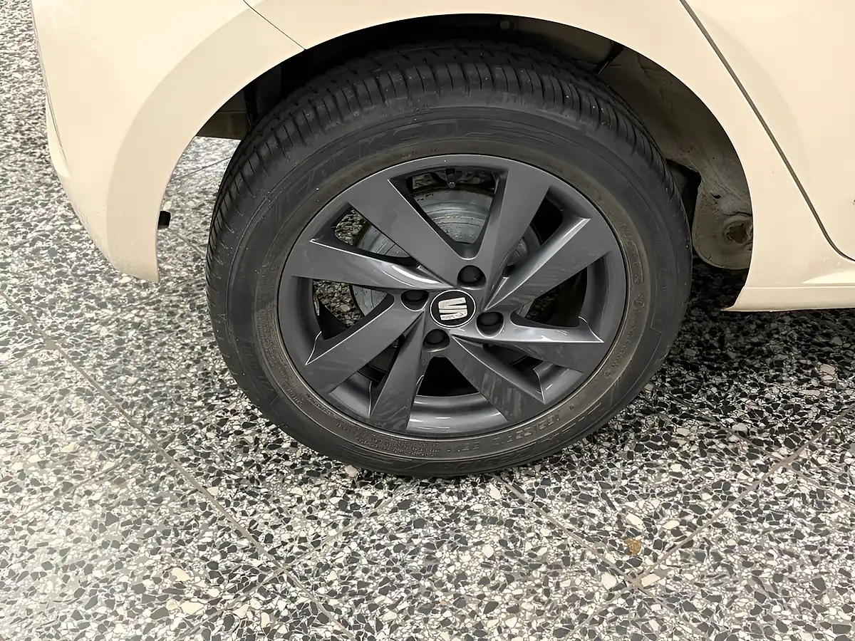 Used 2015 SEAT Mii Mango Beige - Interior and Exterior details 11
