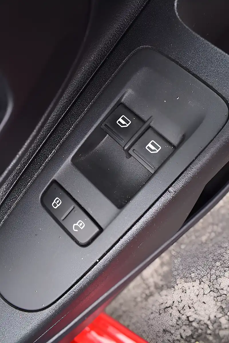 Used 2015 Skoda Citigo Se Red - Interior and Exterior details 12