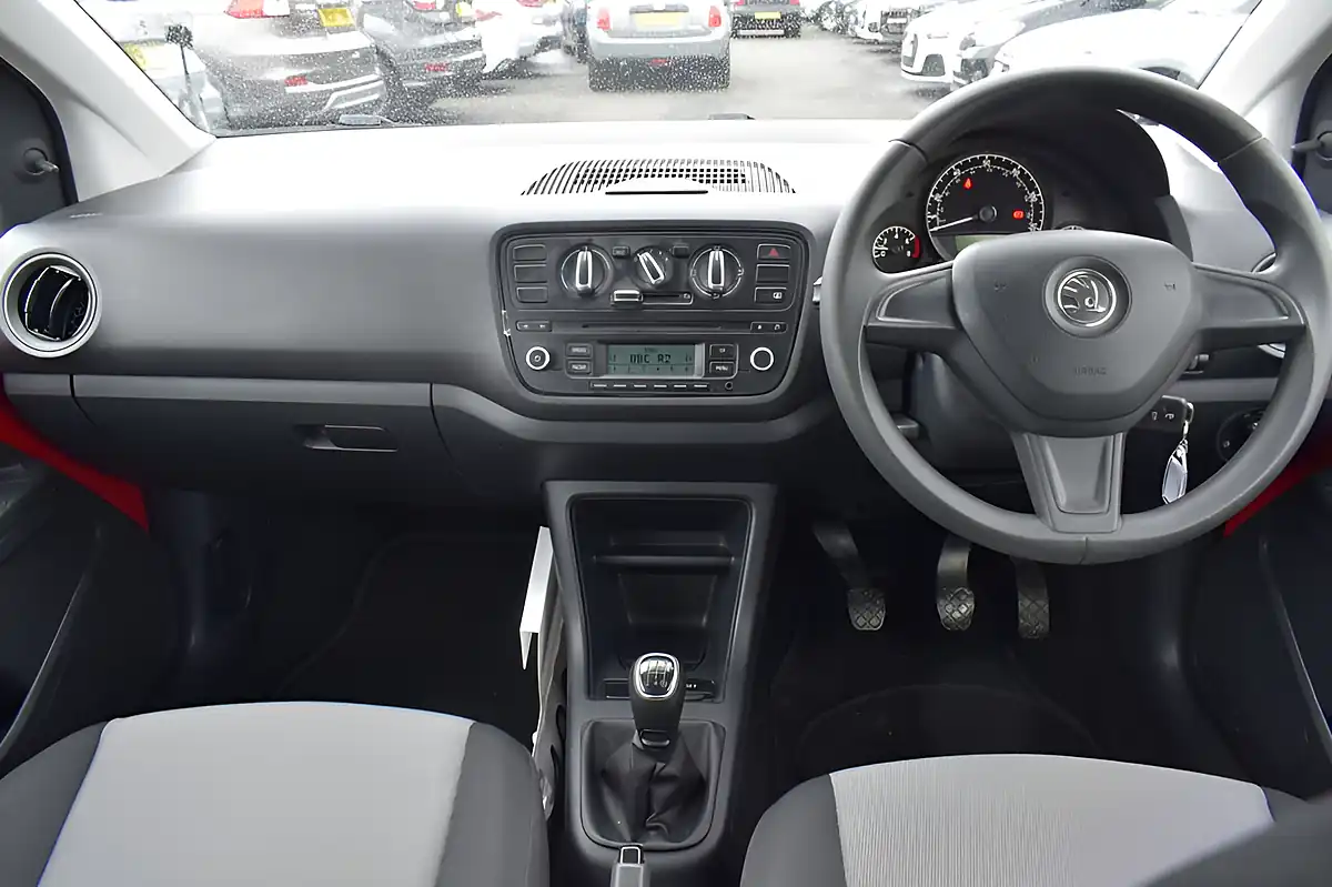 Used 2015 Skoda Citigo Se Red - Interior and Exterior details 14