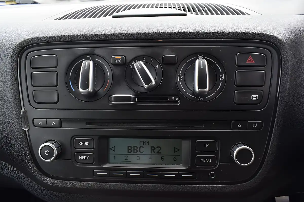 Used 2015 Skoda Citigo Se Red - Interior and Exterior details 18