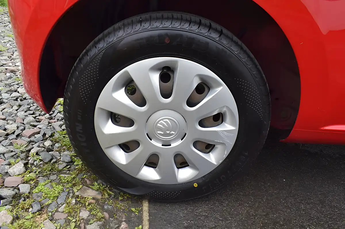 Used 2015 Skoda Citigo Se Red - Interior and Exterior details 5