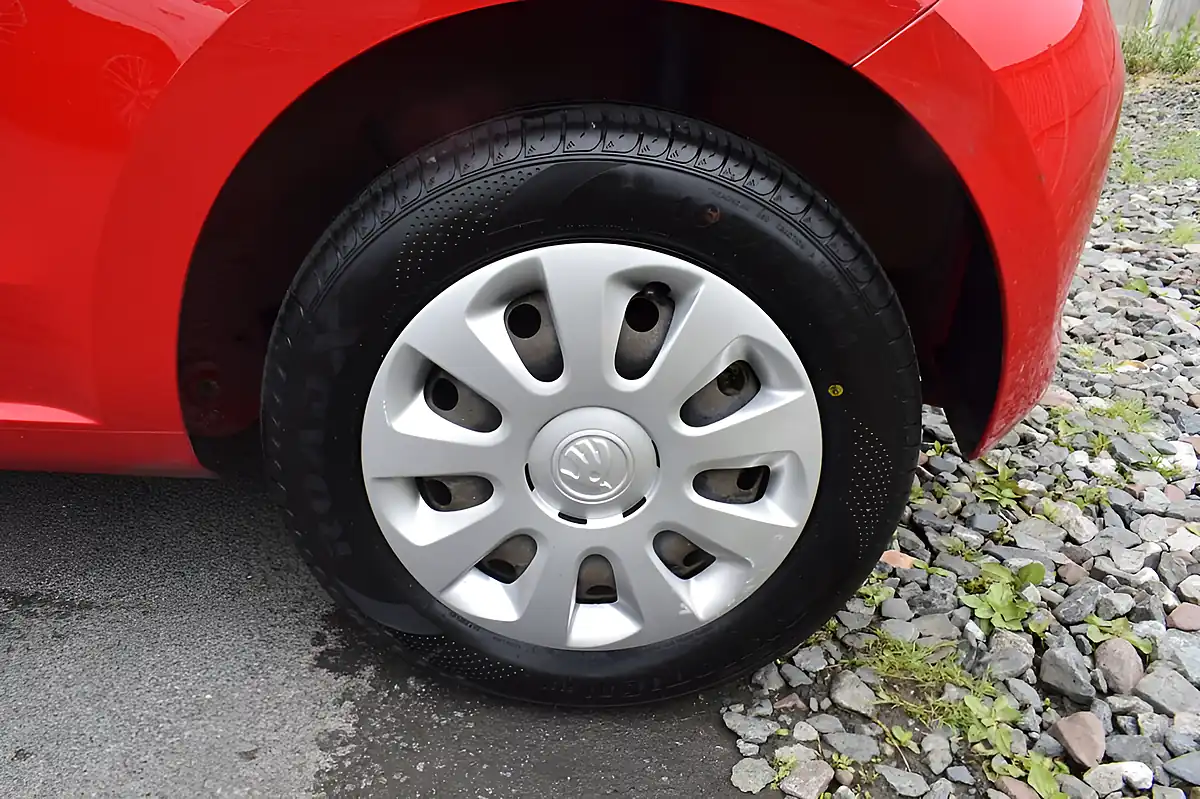 Used 2015 Skoda Citigo Se Red - Interior and Exterior details 6