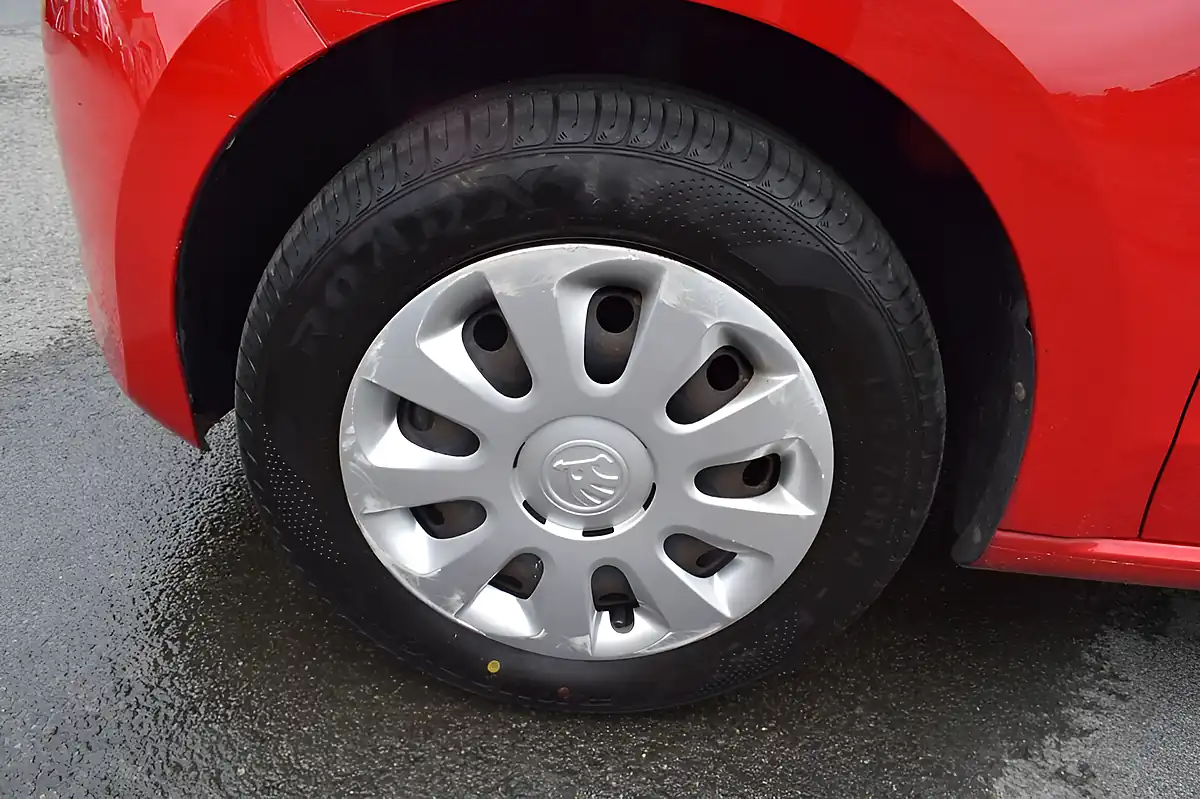 Used 2015 Skoda Citigo Se Red - Interior and Exterior details 7