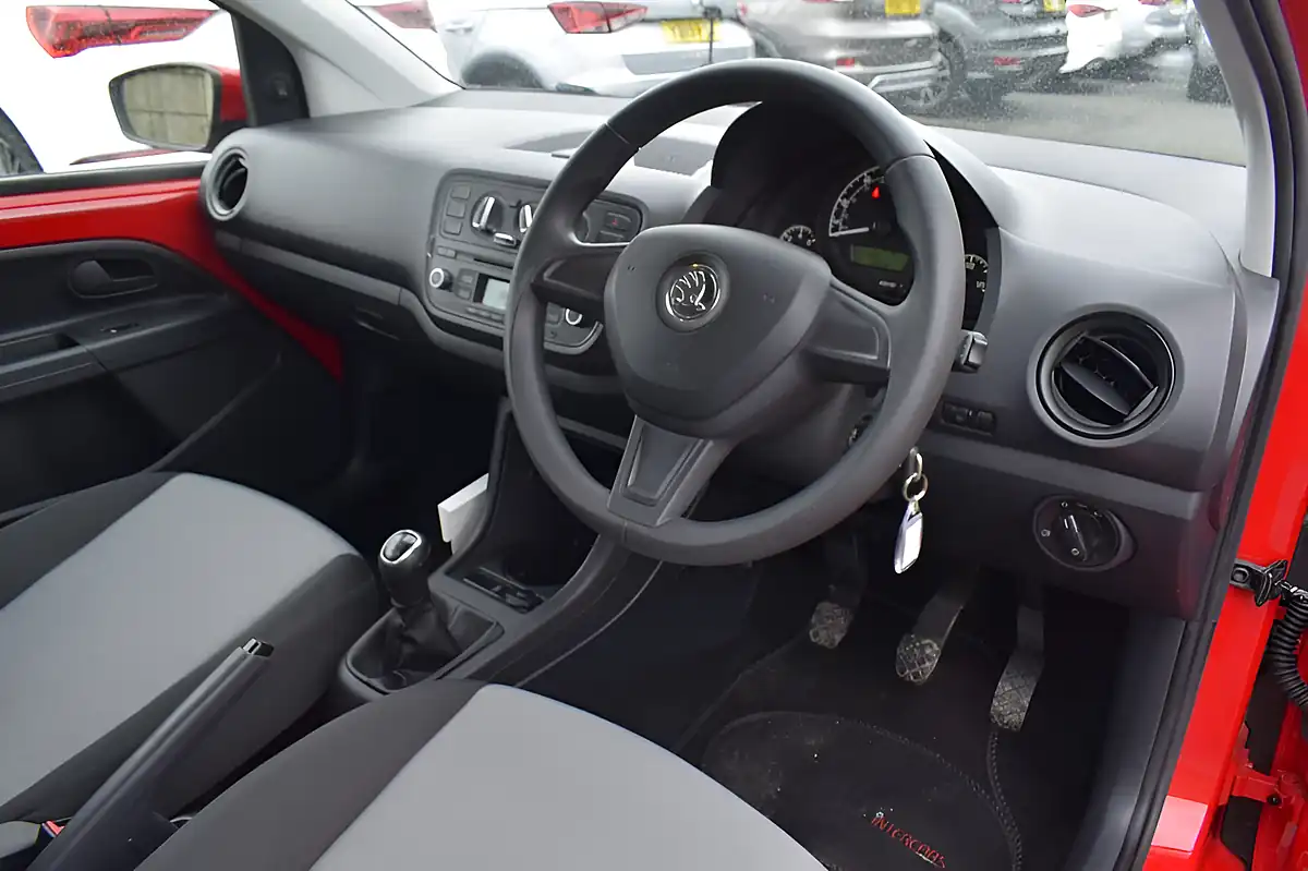 Used 2015 Skoda Citigo Se Red - Interior and Exterior details 9
