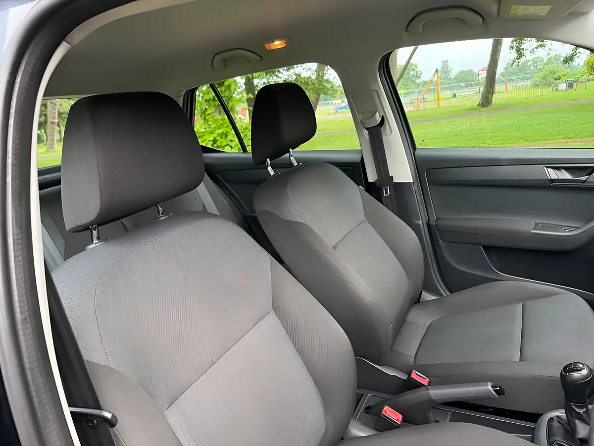 Used 2015 Skoda Fabia S Grey - Interior and Exterior details 9
