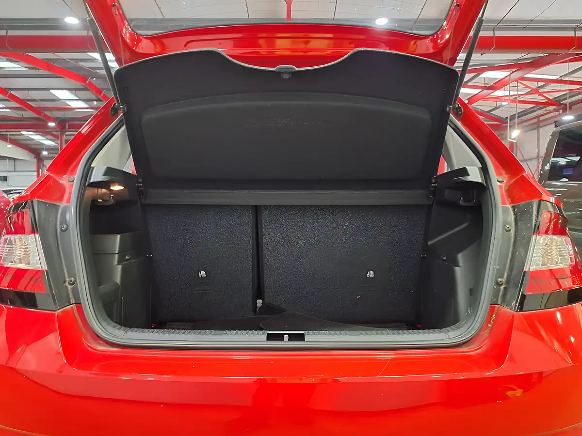 Used 2015 Skoda Fabia S Red - Interior and Exterior details 9
