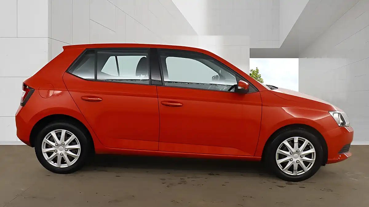 Used 2015 Skoda Fabia S Red - Interior and Exterior details 5