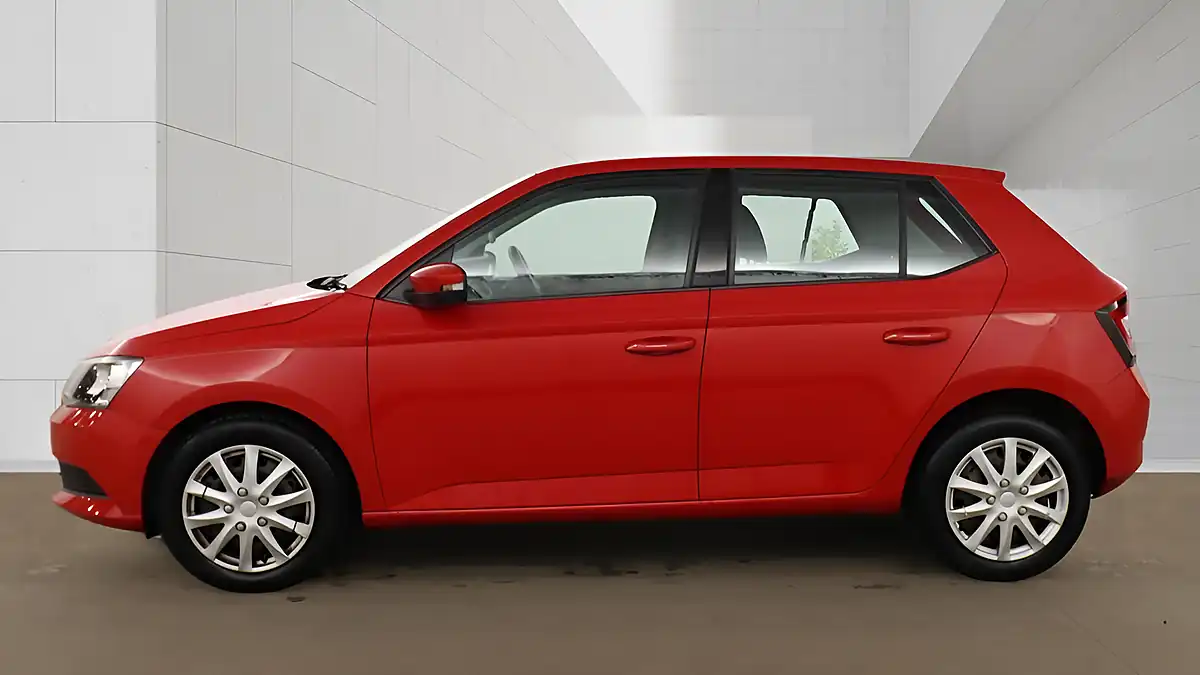 Used 2015 Skoda Fabia S Red - Interior and Exterior details 6