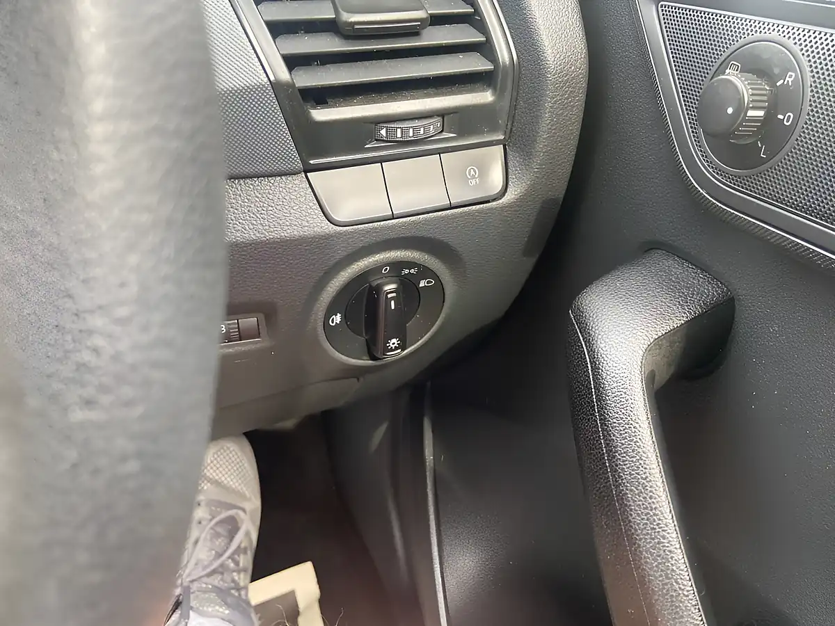 Used 2015 Skoda Fabia S White - Interior and Exterior details 19