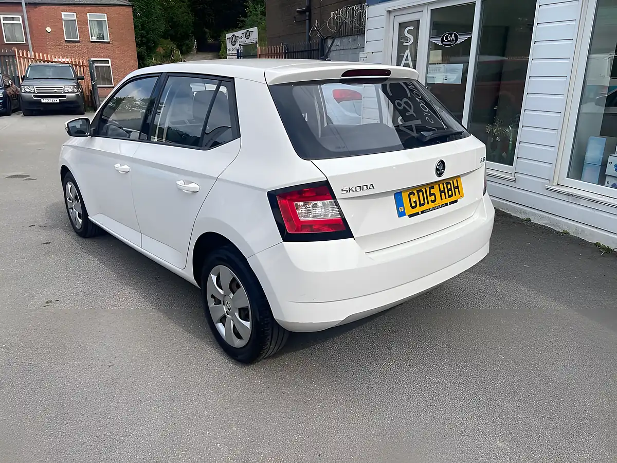 Used 2015 Skoda Fabia S White - Interior and Exterior details 5