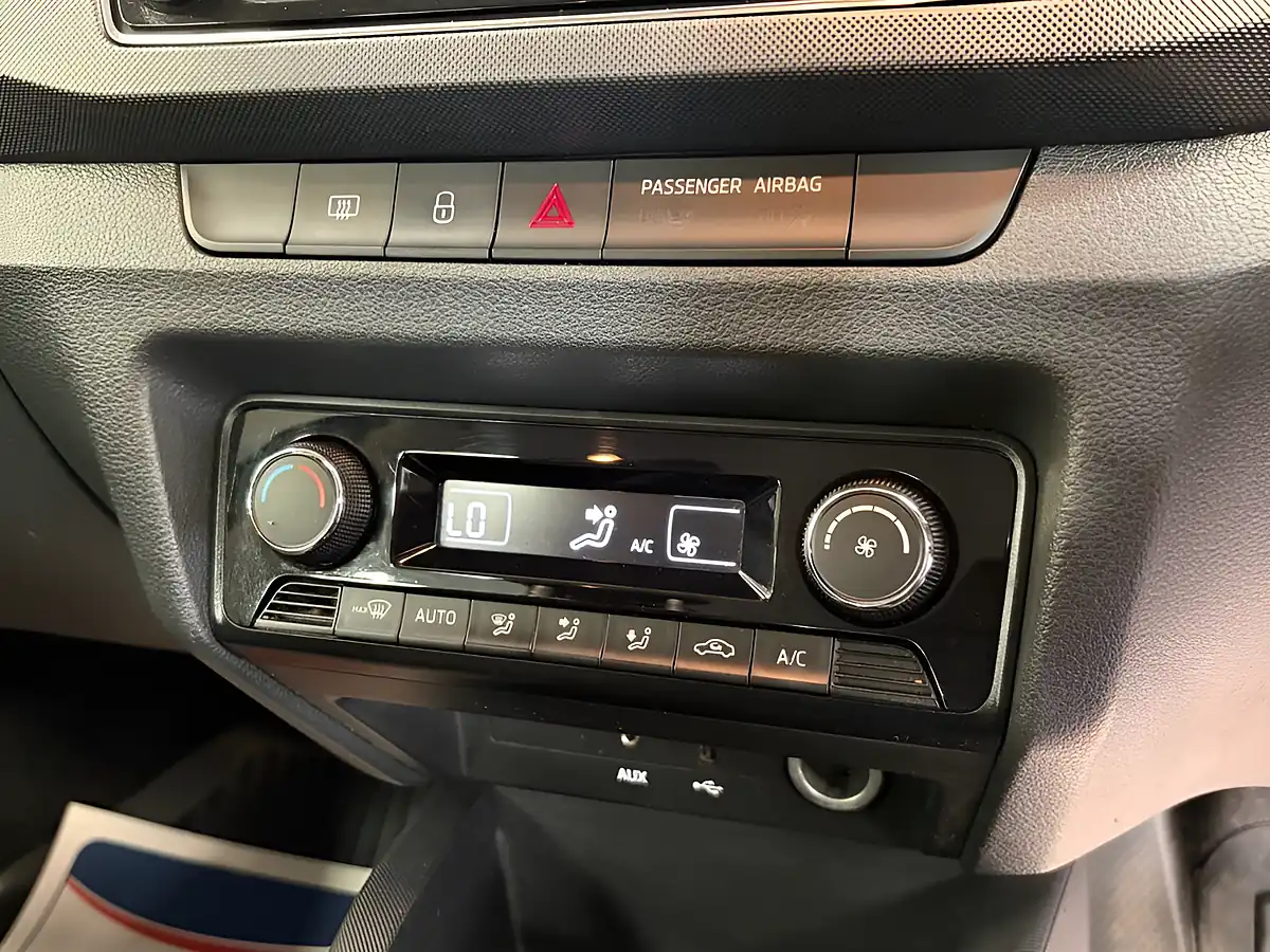 Used 2015 Skoda Fabia Se Blue - Interior and Exterior details 14