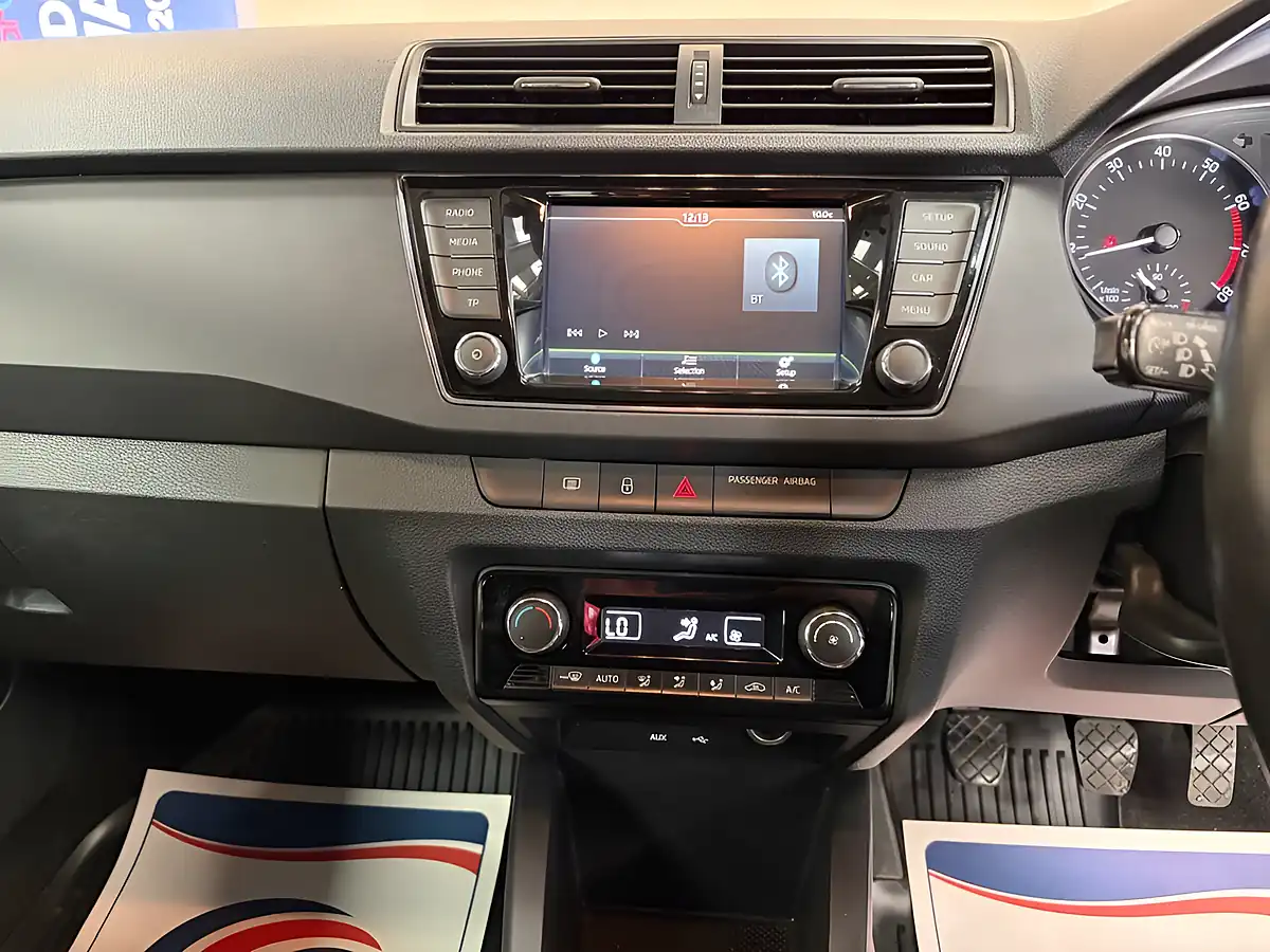 Used 2015 Skoda Fabia Se Blue - Interior and Exterior details 15