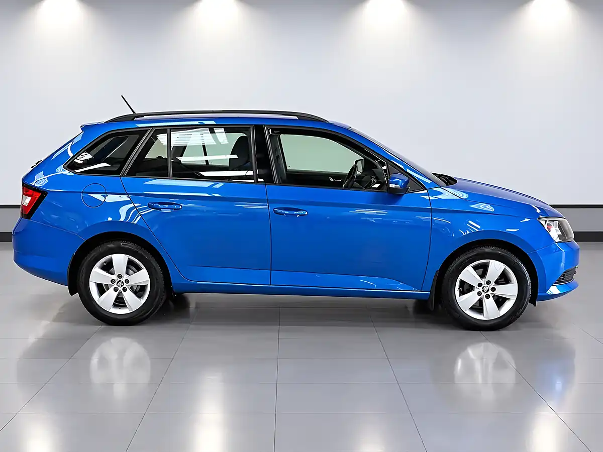 Used 2015 Skoda Fabia Se Blue - Interior and Exterior details 2