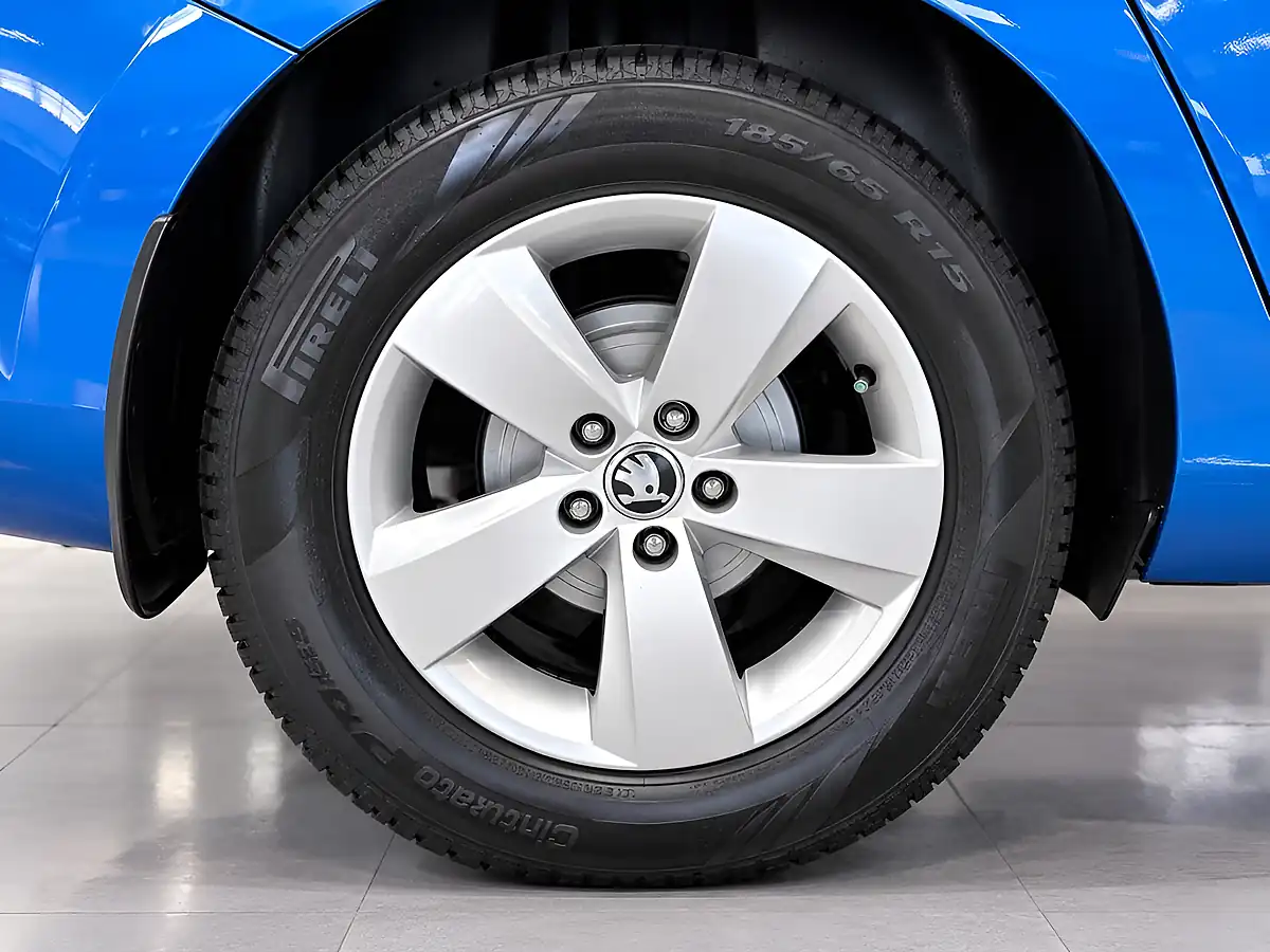 Used 2015 Skoda Fabia Se Blue - Interior and Exterior details 20