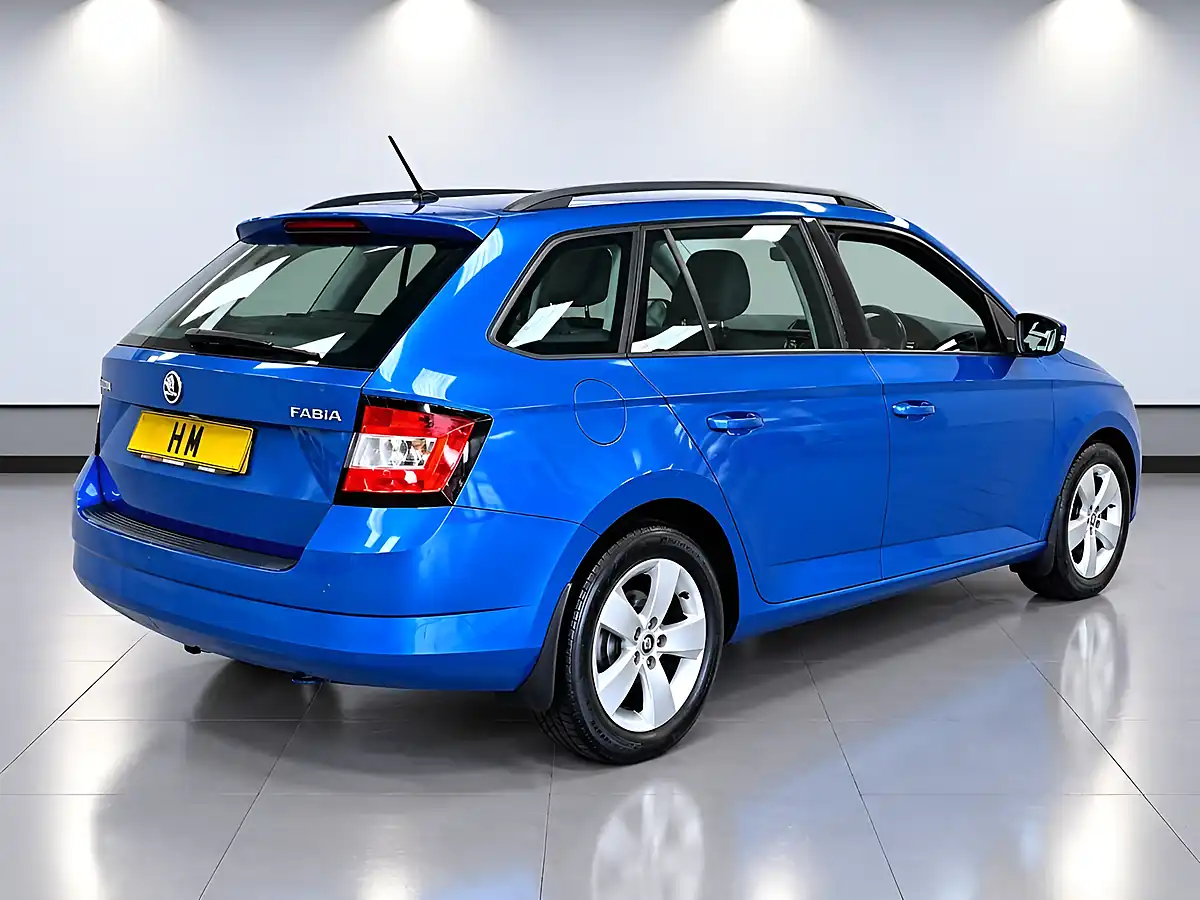 Used 2015 Skoda Fabia Se Blue - Interior and Exterior details 3