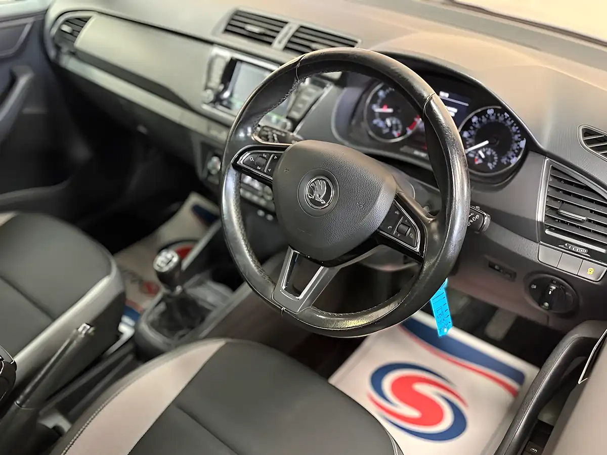 Used 2015 Skoda Fabia Se Blue - Interior and Exterior details 7