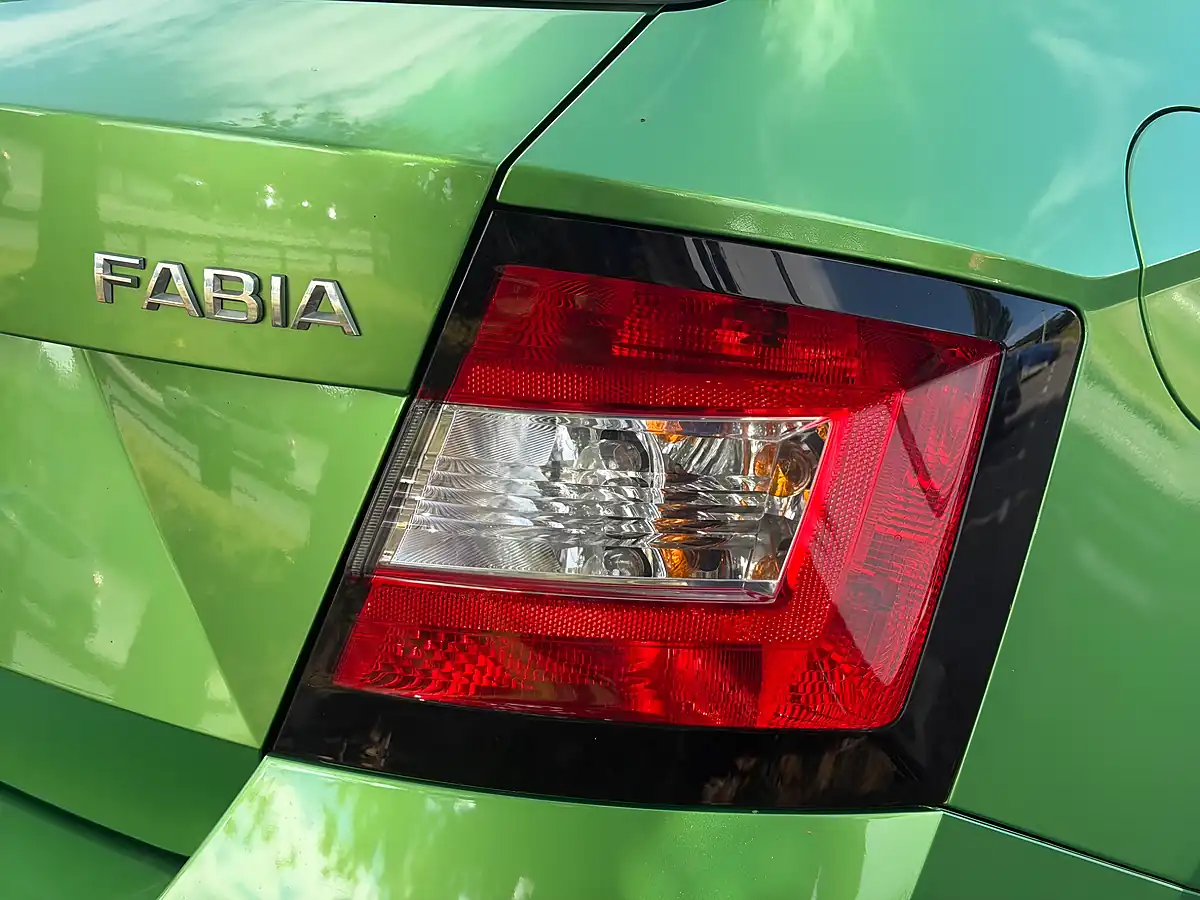 Used 2015 Skoda Fabia Se Green - Interior and Exterior details 10