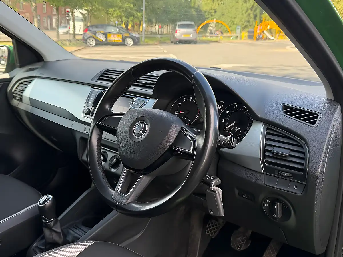 Used 2015 Skoda Fabia Se Green - Interior and Exterior details 13