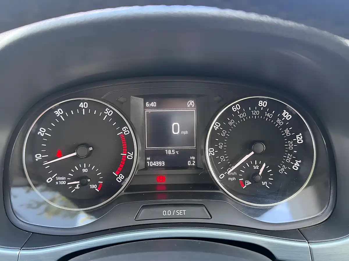 Used 2015 Skoda Fabia Se Green - Interior and Exterior details 16