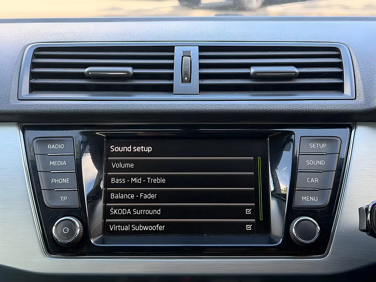 Used 2015 Skoda Fabia Se Green - Interior and Exterior details 19