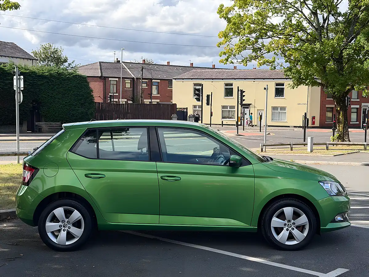 Used 2015 Skoda Fabia Se Green - Interior and Exterior details 7
