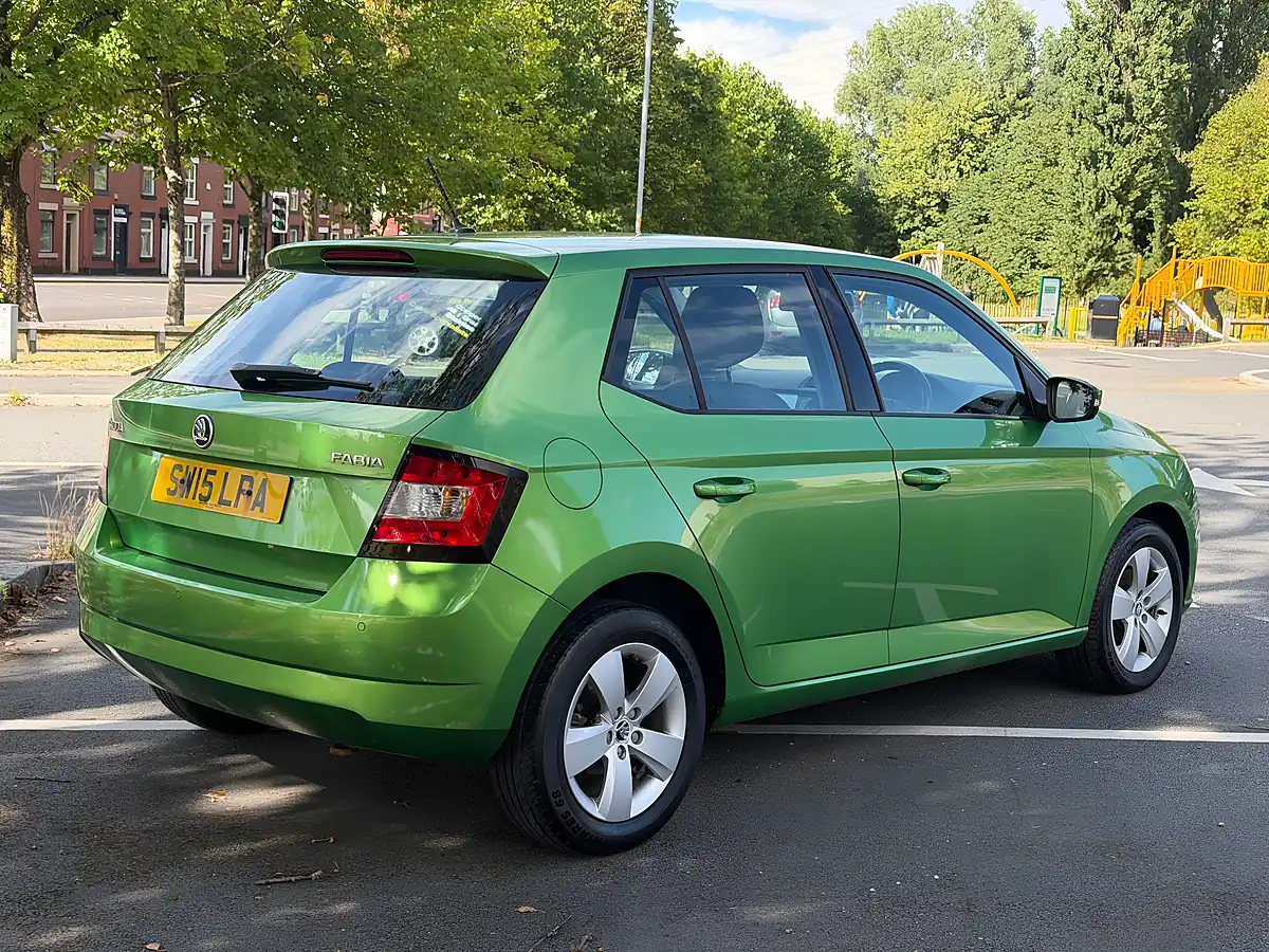 Used 2015 Skoda Fabia Se Green - Interior and Exterior details 8