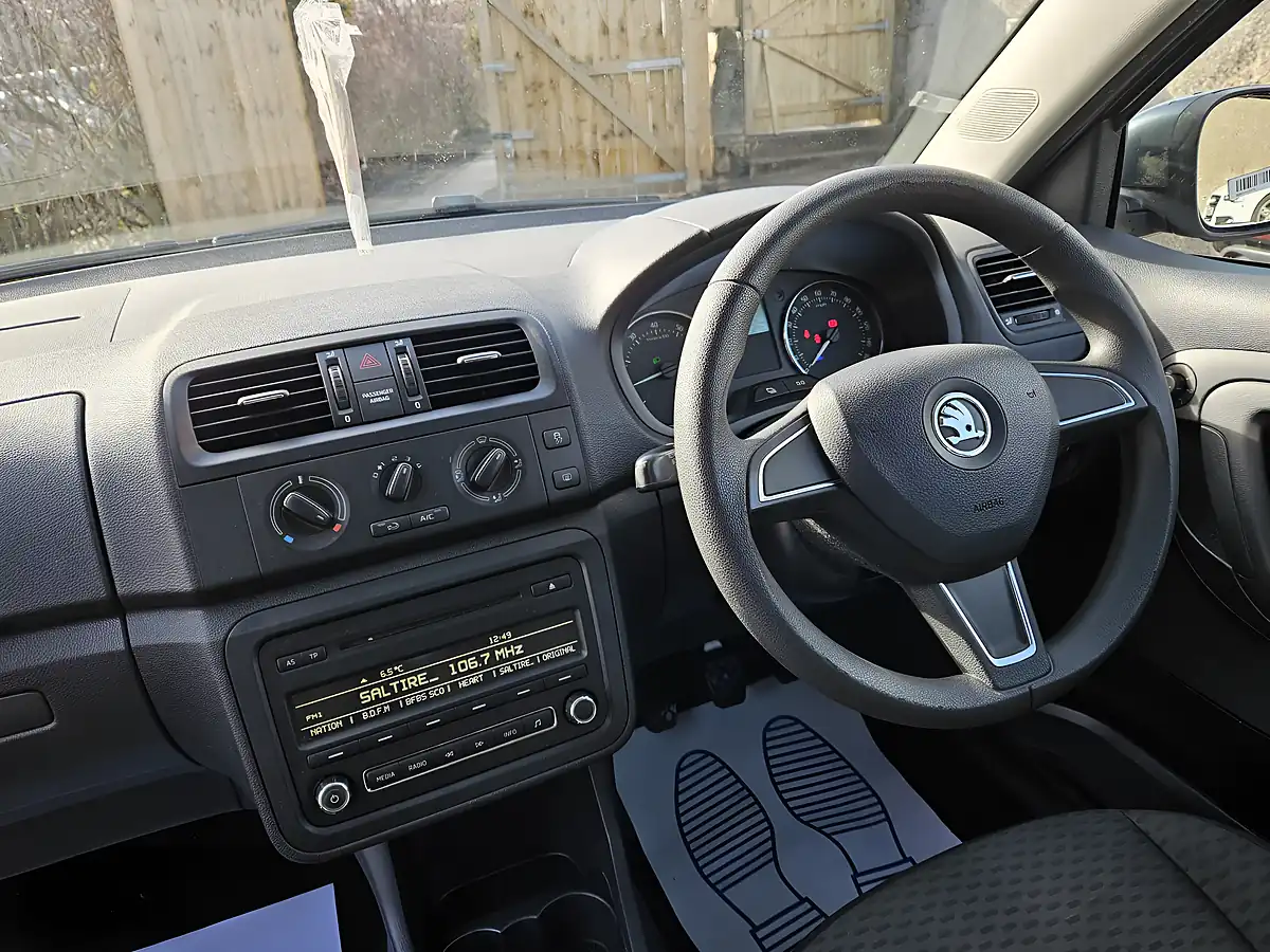 Used 2015 Skoda Fabia Se Grey - Interior and Exterior details 15