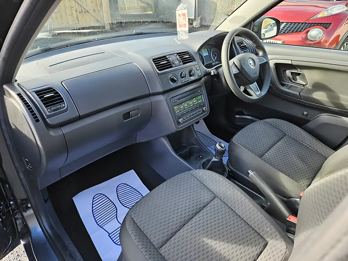 Used 2015 Skoda Fabia Se Grey - Interior and Exterior details 17