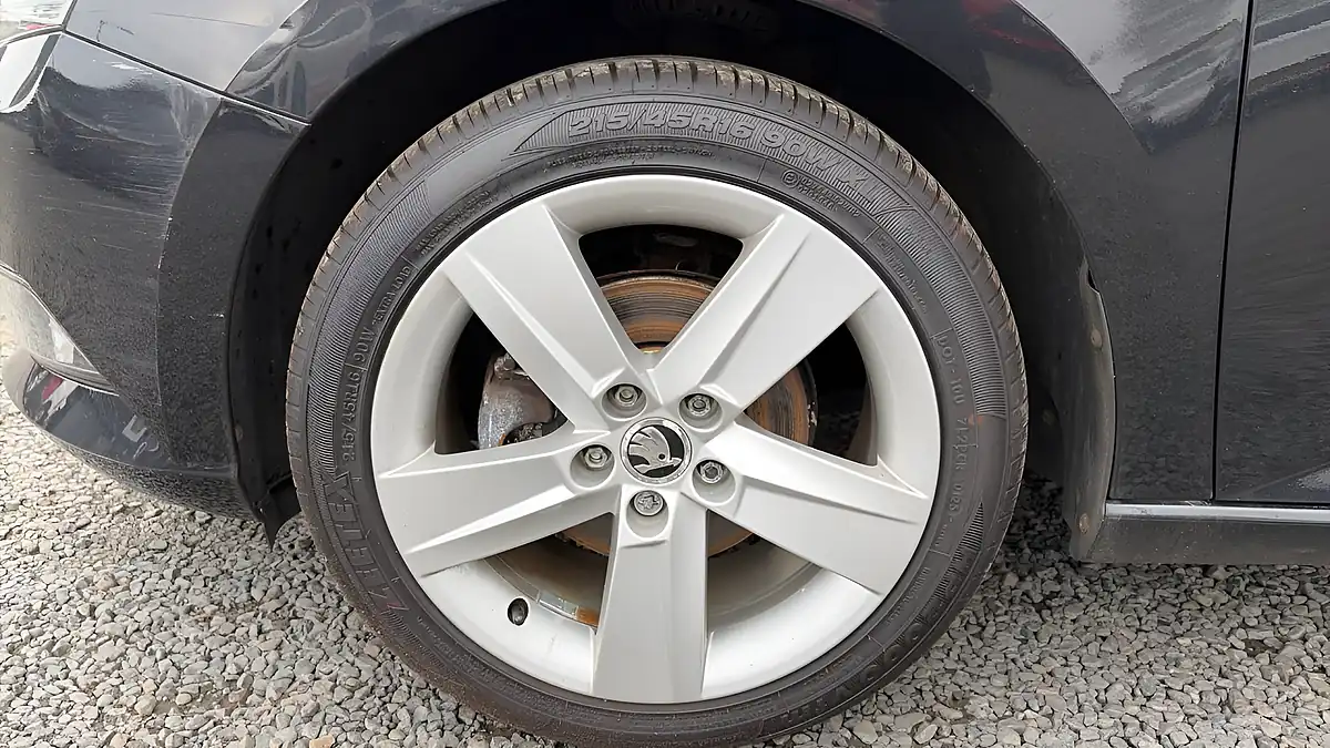 Used 2015 Skoda Fabia Se L Black - Interior and Exterior details 19