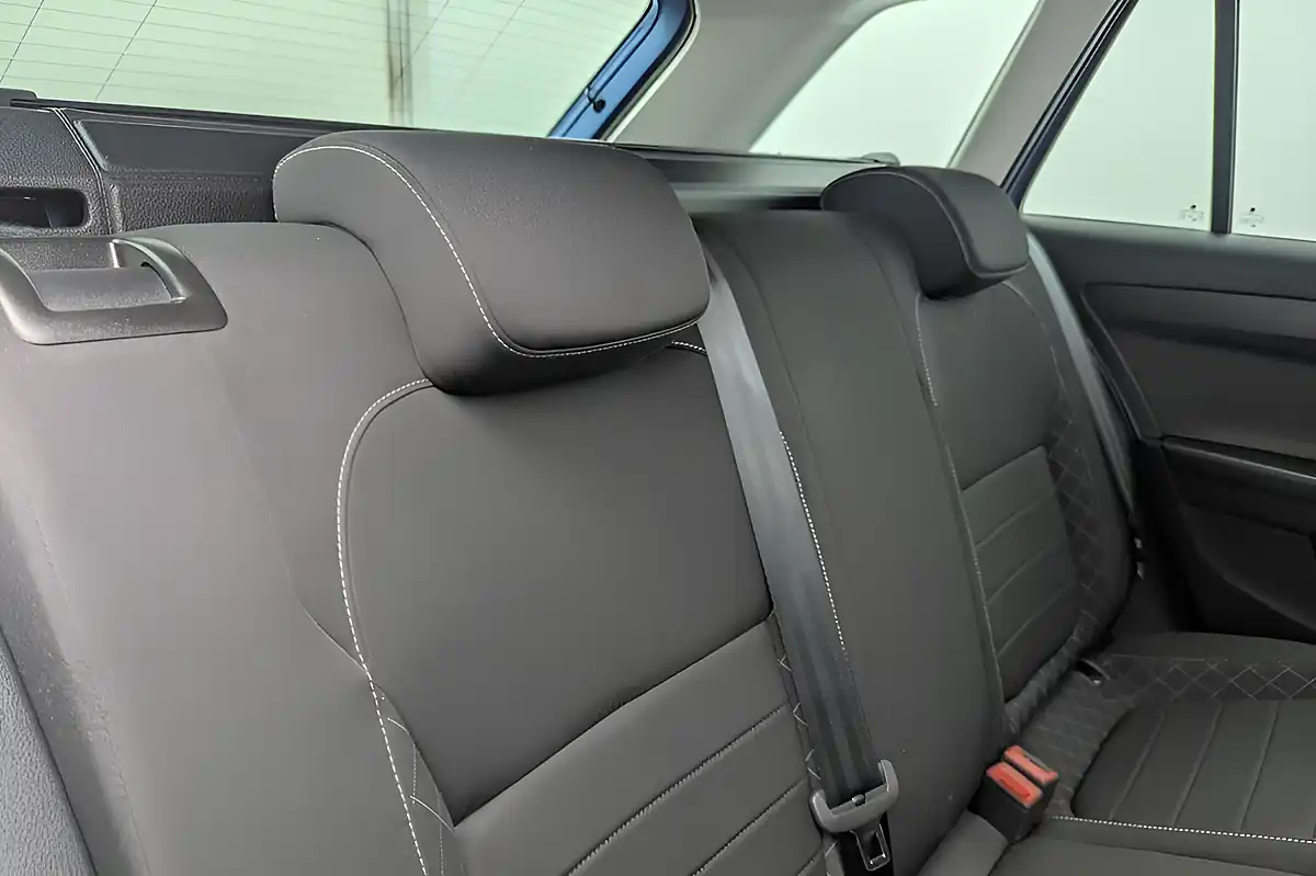 Used 2015 Skoda Fabia Se L Blue - Interior and Exterior details 11
