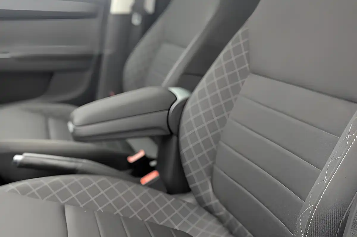 Used 2015 Skoda Fabia Se L Blue - Interior and Exterior details 13
